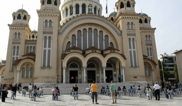 Ανατροπή: Στο τραπέζι rapid test και στις εκκλησίες