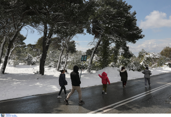 Τελευταία ευκαιρία για... τα χειμωνιάτικα: Θυελλώδεις άνεμοι φέρνουν πτώση θερμοκρασίας έως και 12 βαθμούς!