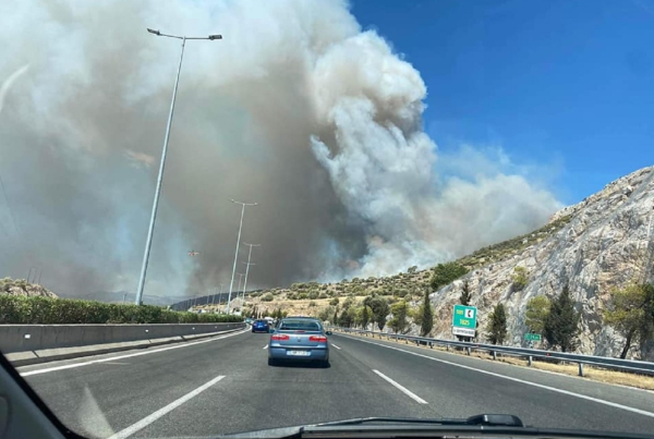 Φωτιά στη Νέα Πέραμο: Aναγκαστική προσθαλάσσωση για Air Tractor, καλά στην υγεία τους οι πιλότοι