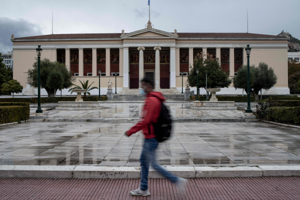 Στα φαρμακεία νέα δωρεάν self test για μαθητές και εκπαιδευτικούς