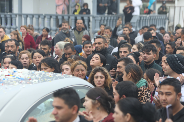 «Ράγισαν καρδιές» στην κηδεία του 16χρονου Κώστα Φραγκούλη: Με τραγούδια το τελευταίο αντίο