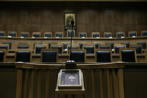 Σε 22 μήνες καταδικάστηκε ο 50χρονος με το τσεκούρι