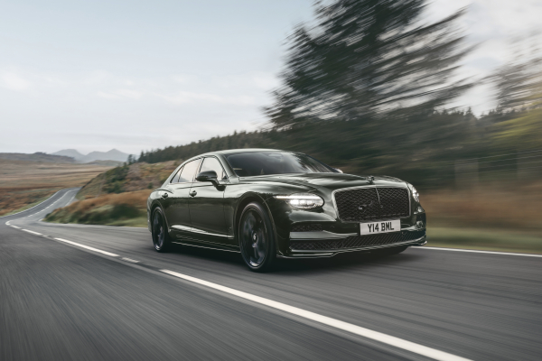 Η νέα Bentley Flying Spur: Χειροποίητη πολυτέλεια με επιδόσεις supercar