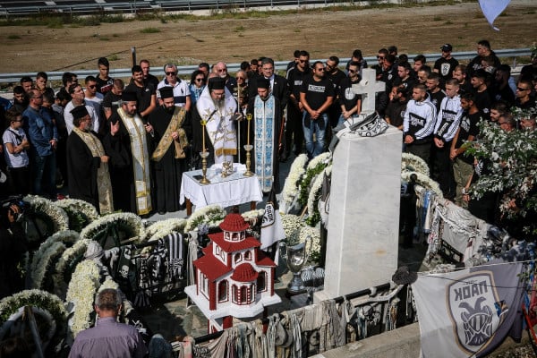 ΠΑΟΚ: «Αδέρφια ζείτε εσείς μας οδηγείτε» - 21 χρόνια από την τραγωδία των Τεμπών