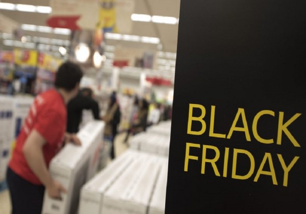 Χωρίς τις περσινές ουρές ξεκίνησε η Black Friday