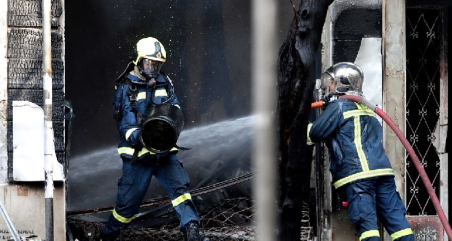 Τραγωδία στα Μέγαρα: Σορός άντρα εντοπίστηκε σε εγκαταλελειμμένο κτίριο που είχε πιάσει φωτιά