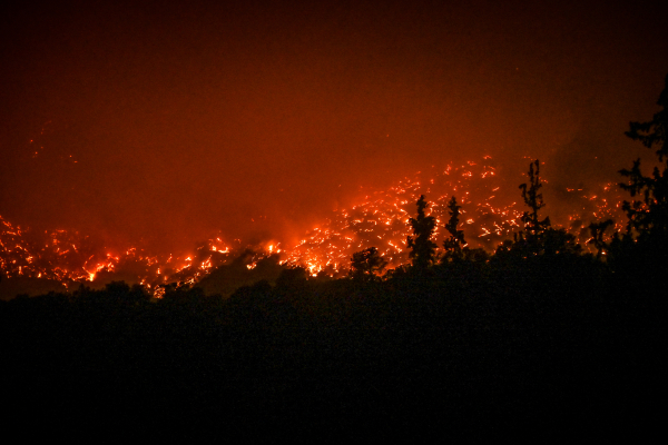 Ολονύχτια μάχη με τις φωτιές σε Χίο και Κω - Μηνύματα του 112 και τιτάνια προσπάθεια της Πυροσβεστικής