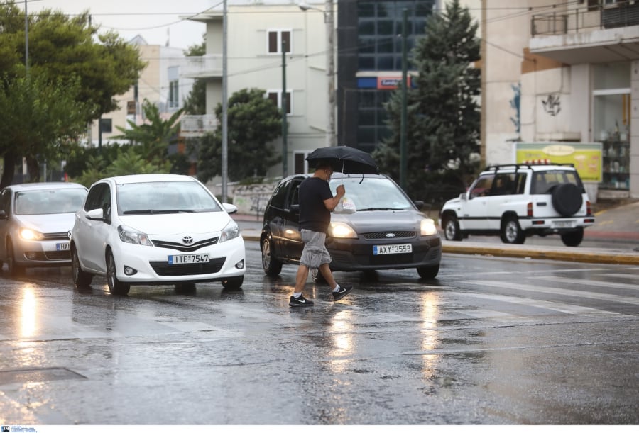 Καιρός: Λέμε αντίο στο καλοκαίρι με βροχές, καταιγίδες και χαλάζι