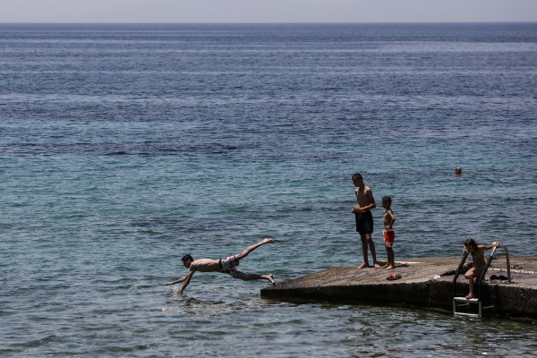 Νέα λίστα με τις παραλίες που απαγορεύεται η κολύμβηση