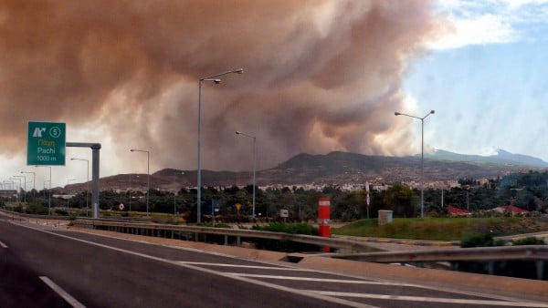 Φωτιά στην Κινέτα: Live οι εξελίξεις από την ανεξέλεγκτη φωτιά [pics-video]