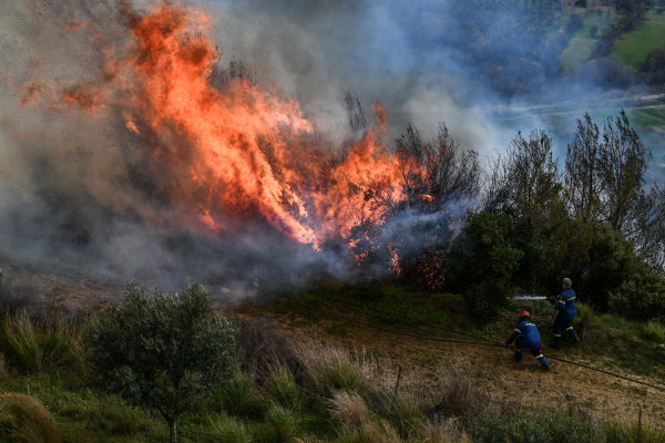 Καιρός-Meteo: Κυριακή με επικίνδυνα «πυρομετεωρολογικά» φαινόμενα και χαλάζι!