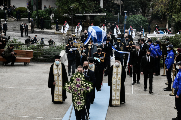 Κάρολος Παπούλιας: Σήμερα η ταφή του στα Ιωάννινα, με τιμές αρχηγού κράτους