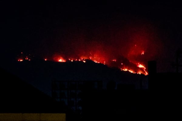 Φωτιά τώρα στο όρος Πάικο - Πιθανόν από κεραυνό