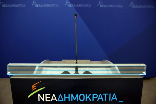 ΝΔ: Η κυβέρνηση να πει στους Ελληνες πολίτες ποιους επιχειρηματίες αντιμετωπίζει σαν να ‘ναι Άγιος Βασίλης