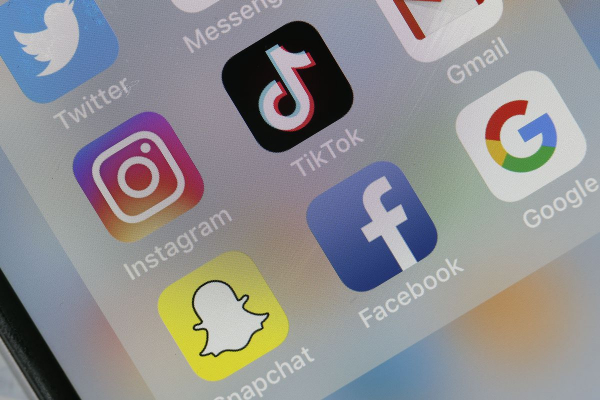 Google, Apple, Twitter και TikTok πρέπει να ανοίξουν γραφεία στη Ρωσία