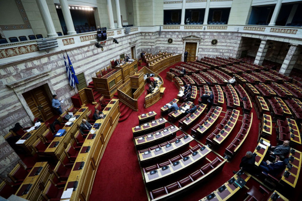 Προγραμματικές δηλώσεις: Επιστρέφει στο βήμα ο Γιώργος Παπανδρέου - Η πρώτη ομιλία του Τάκη Θεοδωρικάκου (live)