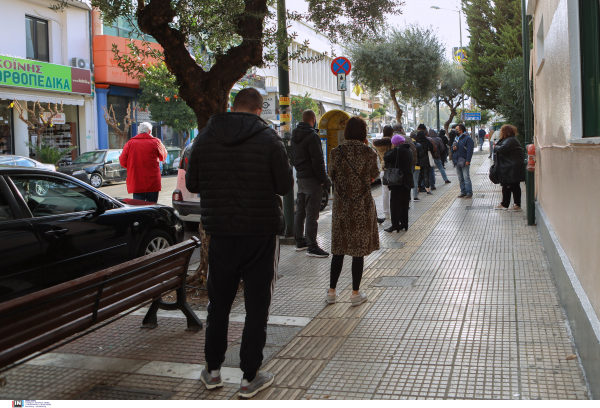 Μετάλλαξη Όμικρον: Τα 8 συμπτώματα που πρέπει να προσέξετε