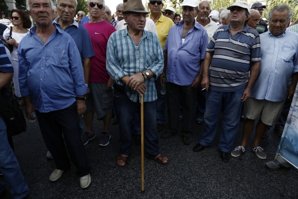 Πληρώνονται εμβόλιμα ακόμη 20.000 νέες κύριες συντάξεις από τον ΕΦΚΑ