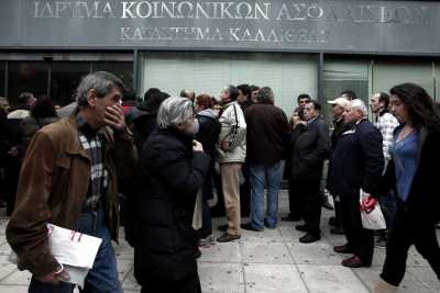 Μέτρα για την τραγελαφική κατάσταση στο ΙΚΑ με τα βιβλιάρια υγείας