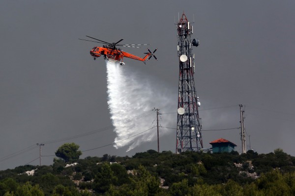 Ολονύκτια μάχη για να τεθεί υπό έλεγχο η φωτιά στη Σέτα Ευβοίας