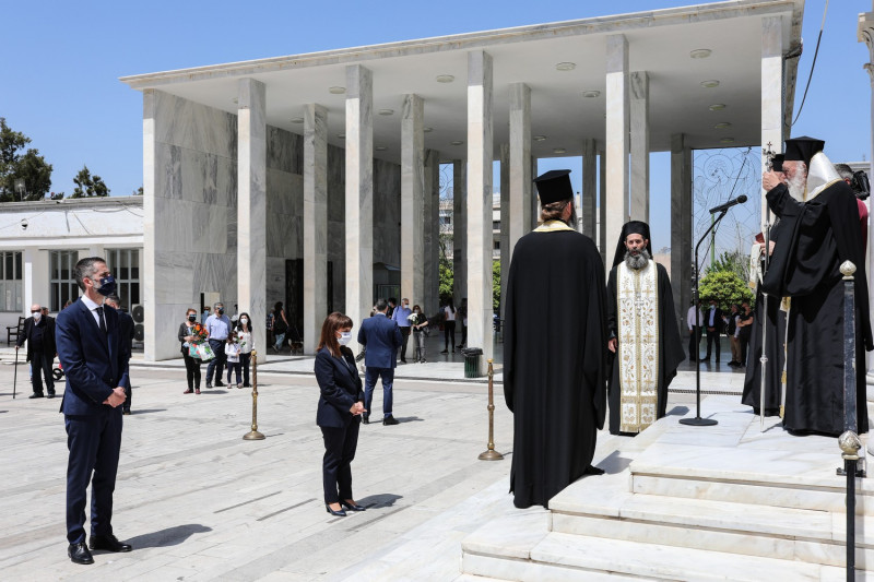 Δέηση Σακελλαροπούλου στη μνήμη των θυμάτων του κορονοϊού (βίντεο)