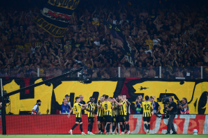 AEK: Διέλυσε τη Λέφσκι και «πέταξε» στο Champions League (4-0)