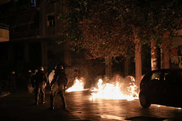 Καταδρομική επίθεση με μολότοφ στο Α.Τ. Πεντέλης - Τέσσερις προσαγωγές