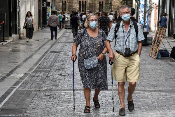 Μόσιαλος: Η ένταση του κορονοϊού θα μειωθεί από το καλοκαίρι του 2021 και μετά