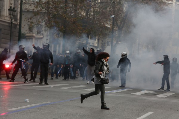 Επεισόδια μπροστά από τα γραφεία του ΝΑΡ