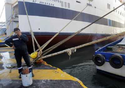 Απεργία ΠΝΟ: Πότε θα παραμείνουν «δεμένα» στα λιμάνια τα πλοία