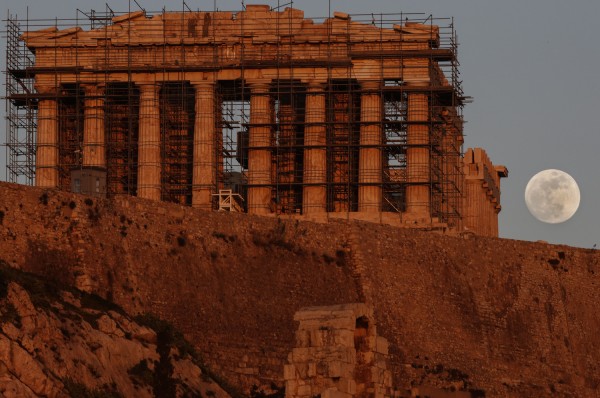 Ξενάγηση προσφύγων στον αρχαιολογικό χώρο της Ακρόπολης