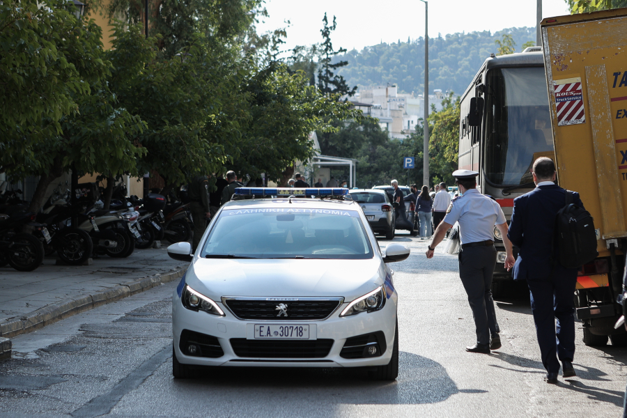 Νέα τροπή στην υπόθεση των παιδοβιαστών: Συνελήφθη η μητέρα της 12χρονης, τα στοιχεία που την έβαλαν «στο κάδρο»