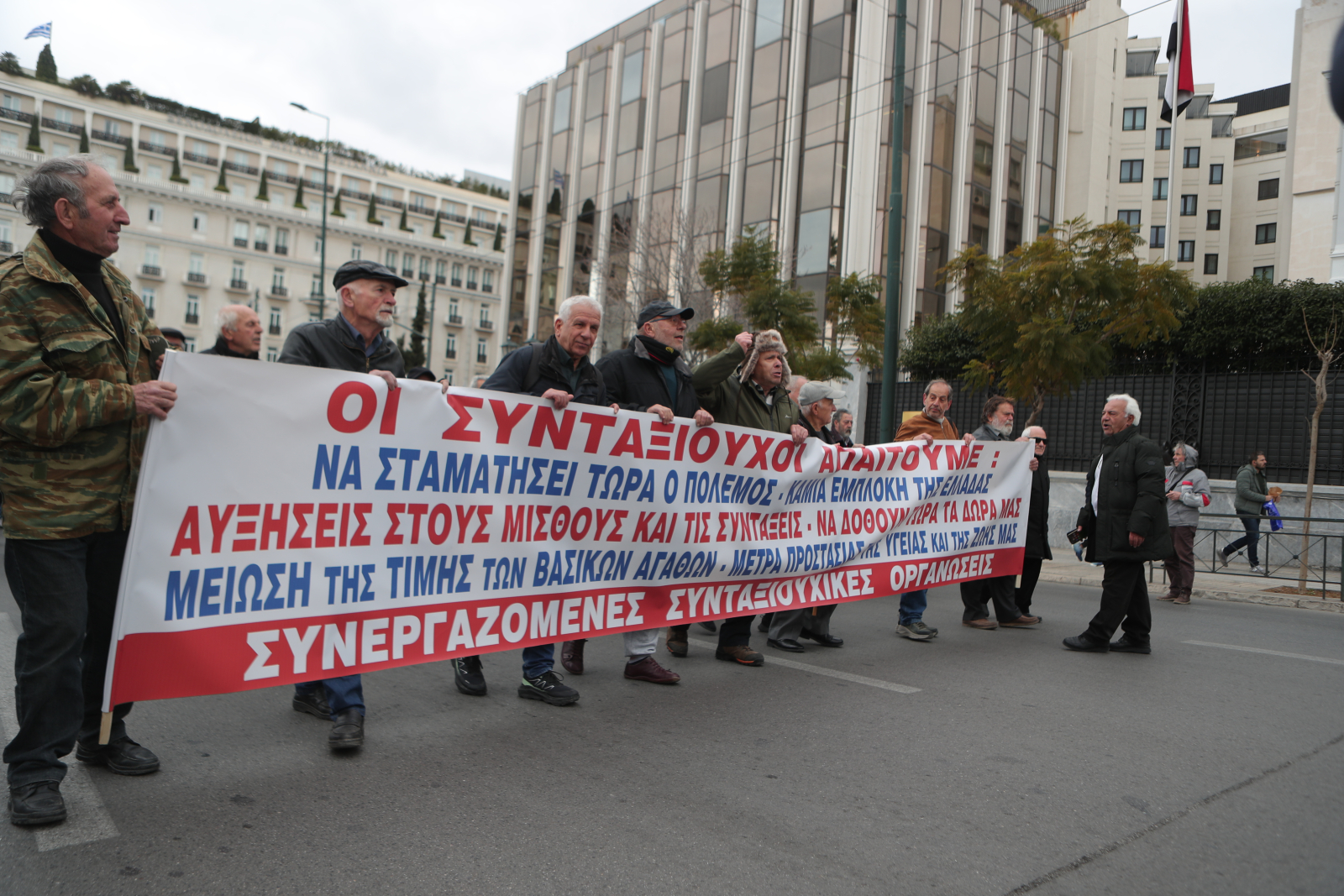 Επίδομα 400 ευρώ: Πώς 400.000 συνταξιούχοι πληρώνουν την παροχή του Νοεμβρίου