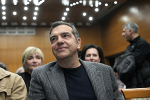 «Πρόβες» συγκρότησης κόμματος στην Αμαλίας - Ο «πρωινός καφές» του Τσίπρα