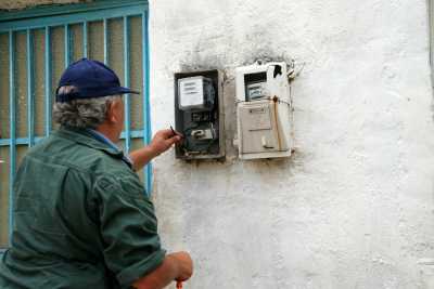 Ζήτησε 200 ευρώ για να μην επιβάλει πρόστιμο για κλοπή ρεύματος