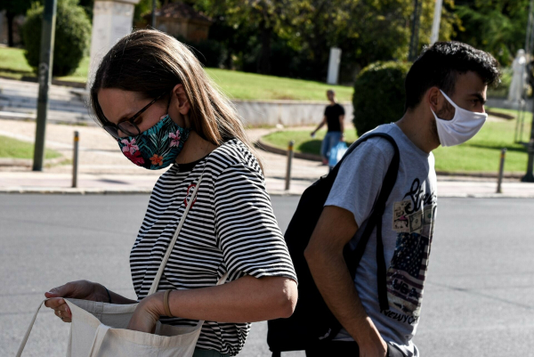 Παπαευαγγέλου: Αυτή είναι η εισήγηση της επιτροπής για τις μάσκες (βίντεο)