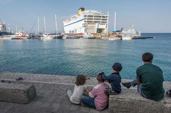 Πάνω από 60 μετανάστες και πρόσφυγες έφτασαν σήμερα στην Λέσβο