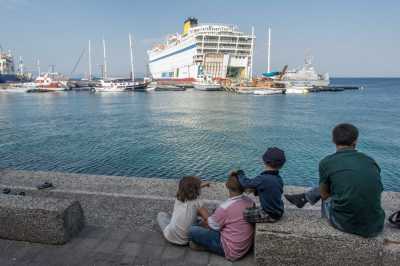 Πάνω από 60 μετανάστες και πρόσφυγες έφτασαν σήμερα στην Λέσβο