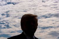 Χιλιάδες επίλεκτοι αλεξιπτωτιστές φτάνουν στη Μέση Ανατολή, ο Τραμπ συγκεντρώνει δυνάμεις