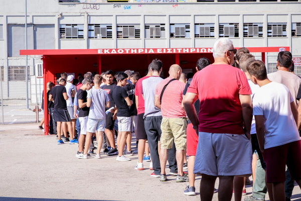 Αλλάζουν όλα στα γήπεδα: Αυτό είναι το επίσημο πλάνο για παρουσία μόνο εμβολιασμένων στις κερκίδες (εικόνα)