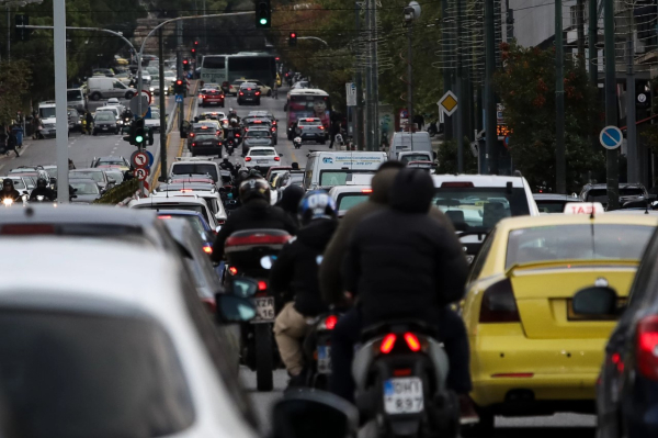 Καραμπόλα 7 αυτοκινήτων στον Κηφισό