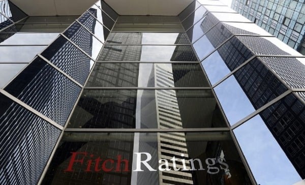 Η αναβάθμιση από τον οίκο Fitch δείχνει ότι εδραιώνεται η ανάκαμψη στην Ελλάδα τονίζουν οι Financial Times