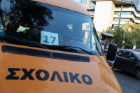 Τζιπ έπεσε πάνω σε σχολικό λεωφορείο στη Θεσσαλονίκη, στο νοσοκομείο επτά παιδιά