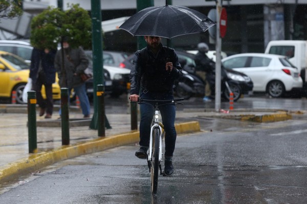 Καιρός Μ. Πέμπτη: Βροχές έρχονται από σήμερα