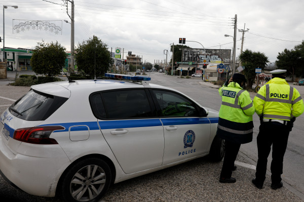 Το σχέδιο της ΕΛ.ΑΣ. για τα Χριστούγεννα: 5.000 αστυνομικοί, κλειστοί δρόμοι και Μετρό, έλεγχοι στα σπίτια παρουσία εισαγγελέα