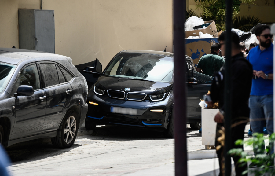 Δολοφονία στο Νέο Ψυχικό: Ποιος είναι ο ύποπτος που προσήχθη - Γνωστός στις Αρχές, τον έπιασαν με τις βαλίτσες στα χέρια