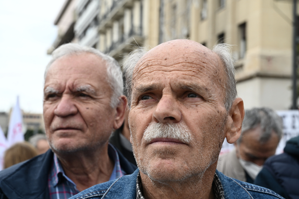 Συντάξεις: Τελευταία πληρωμή πριν από τις αυξήσεις και το επίδομα