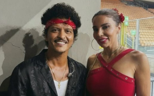Κέλλυ Κελεκίδου: Πήγε σε συναυλία του Bruno Mars και φωτογραφήθηκε μαζί του