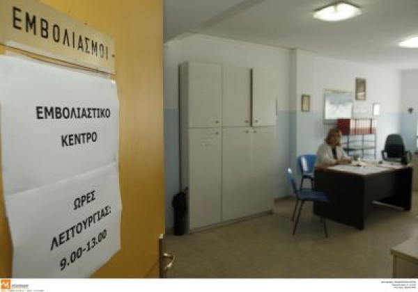 Υποχρεωτικός ο εμβολιασμός και με το νόμο - Πότε θα υποχρεώνει το υπουργείο τους πολίτες