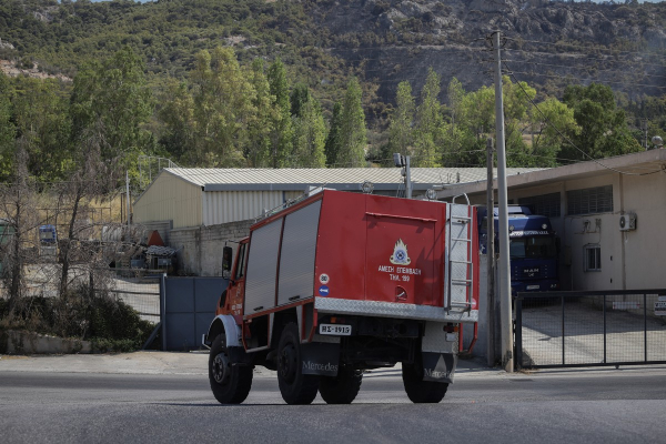 Θρίλερ στη Θεσσαλονίκη: Εντοπίστηκε πτώμα άνδρα σε καμένο αυτοκίνητο